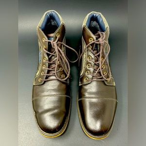 Men’s Izod Chukka lace up boot. 10.5M